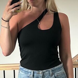 ReoRia Black Asymmetric One-Shoulder Cutout Tank